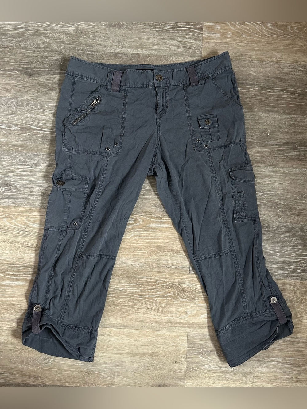 Women’s APT. 9 Grey Utility Cargo Capri Pants Size 12 Cotton Multi Pocket